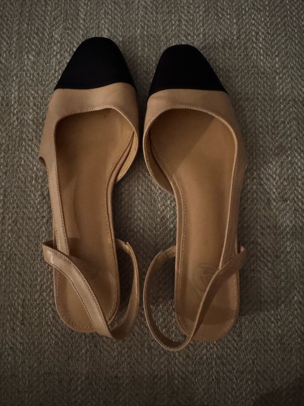 Classic Two-Tone Slingback Flats - Black & Tan